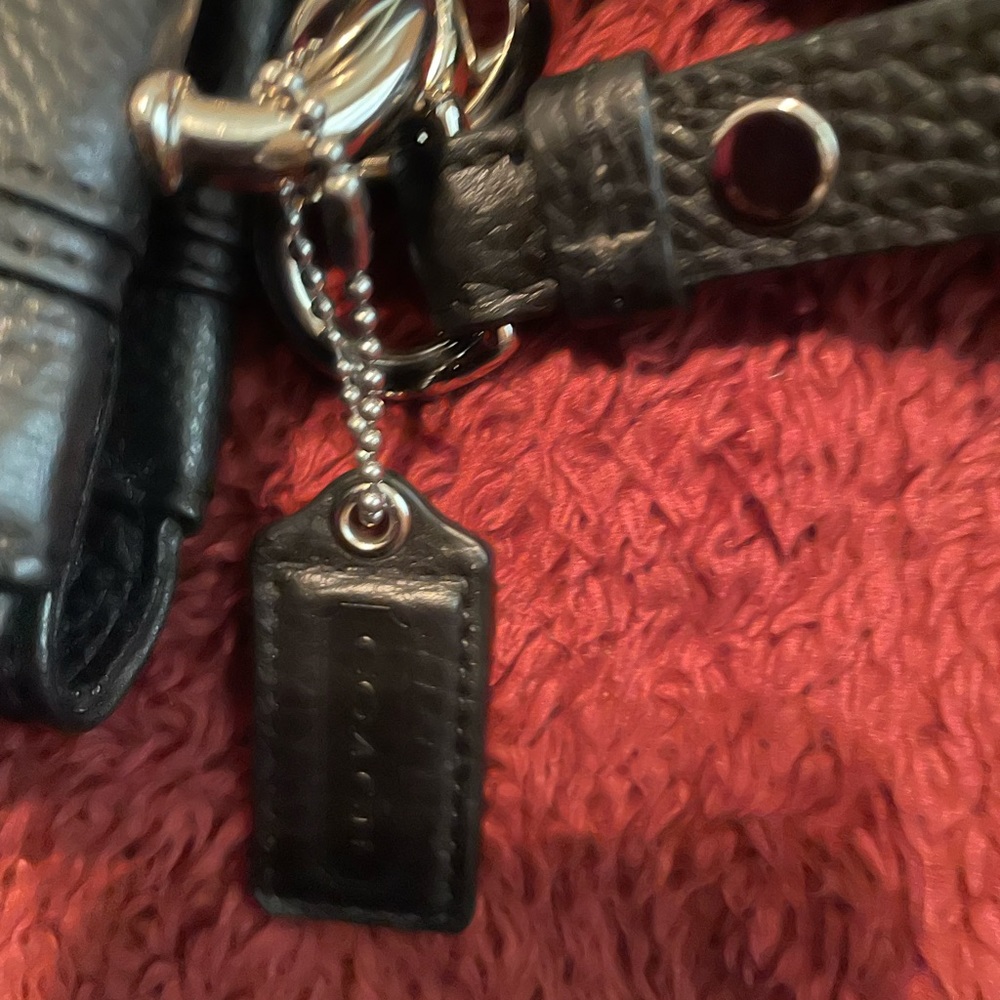 COACH Penelope Carryall 100% AUTHENTIC Color: Black
Leather handbag - Like New - Picture 6 of 16